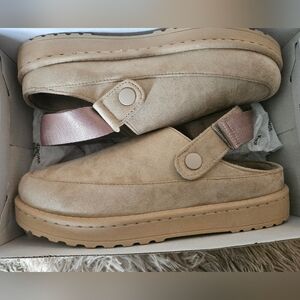 New In The Box Size 8